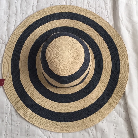 Blue and beige stripe floppy beach hat.