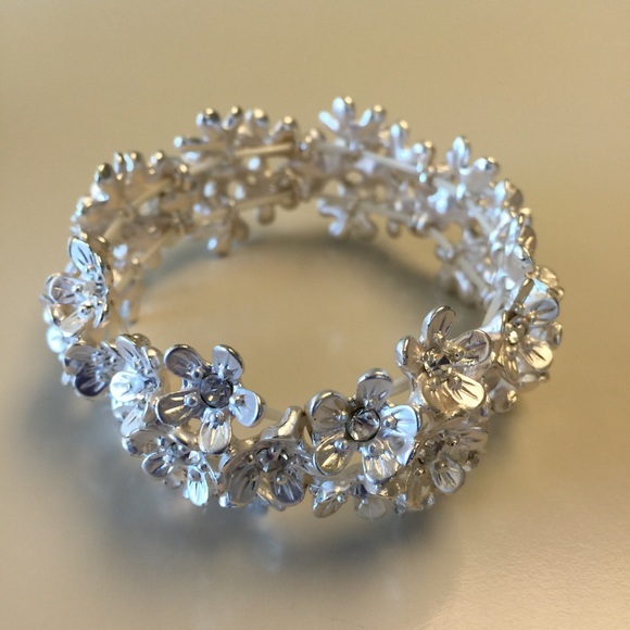 Flower silver with rhinestones bracelet