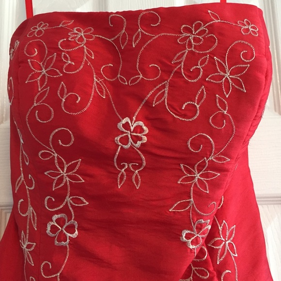 Red strapless cocktail dress - Picture 2 of 4