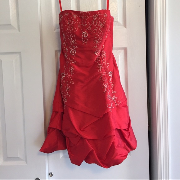 Red strapless cocktail dress - Picture 3 of 4