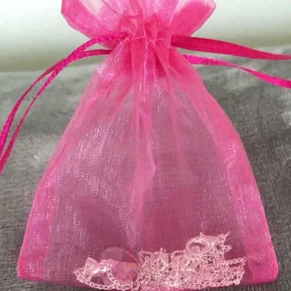 Small Pink heart necklace - Picture 2 of 3