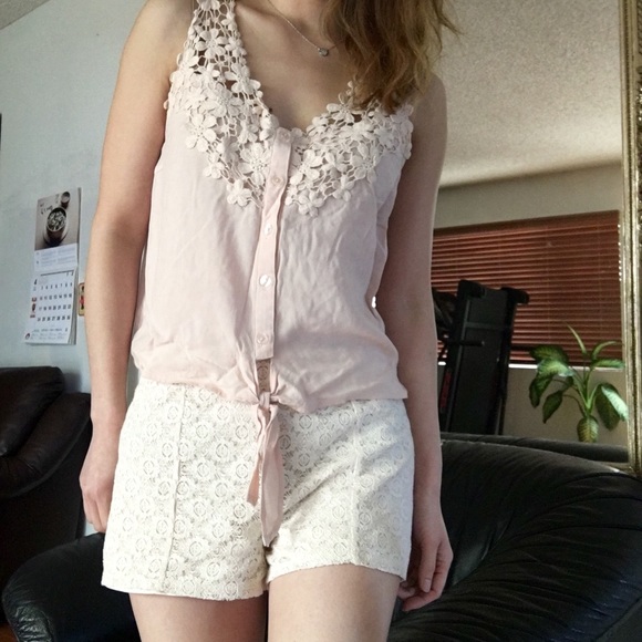 Forever 21 Lace Ivory Cream Shorts. XS.