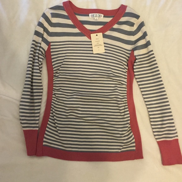 brand new sweater never worn !