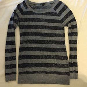 Pac Sun black & gray stripped top!