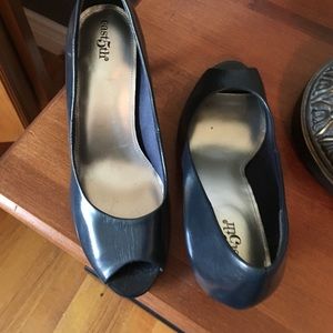 Navy peep toed pumps