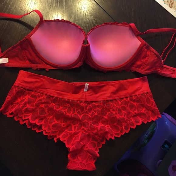 NWOT VS Date Push-Up Bra & Panty Set - Picture 2 of 4