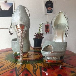 Silver heels from shiekh. Price is negotiable✨