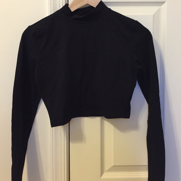 Turtle neck black crop top