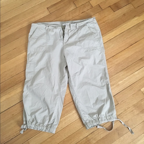 Ann Taylor loft Capri khaki pants size 14
