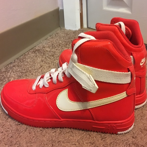 Bright orange Nike Air shoes - Picture 2 of 4