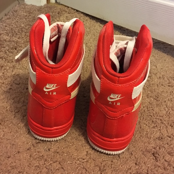 Bright orange Nike Air shoes - Picture 3 of 4