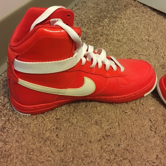 Bright orange Nike Air shoes - Picture 4 of 4