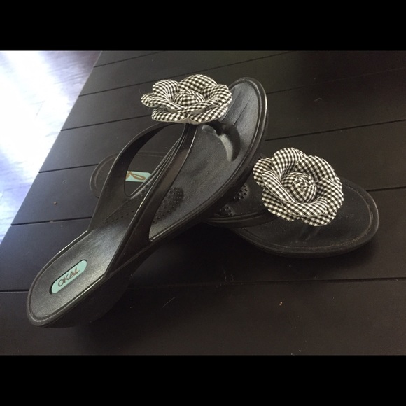 Oka-B Black Wedges W/ Flower