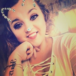 Meet your Posher, Elissa