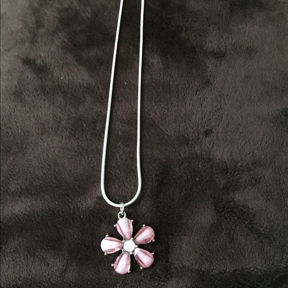 Flower necklace - Picture 2 of 2