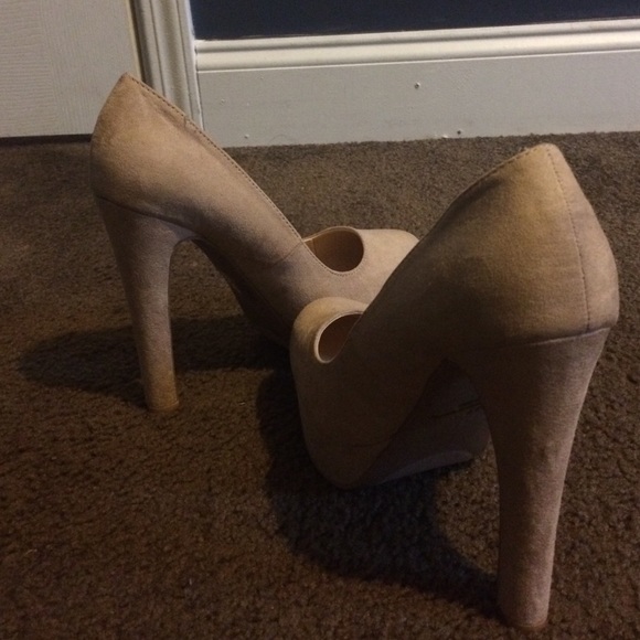 Charlotte Russe- Pumps - Picture 4 of 5