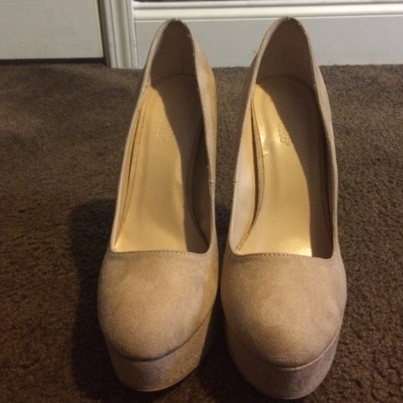 Charlotte Russe- Pumps - Picture 4 of 4