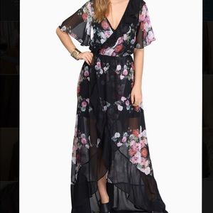 Beautiful floral maxi dress perfect spring!