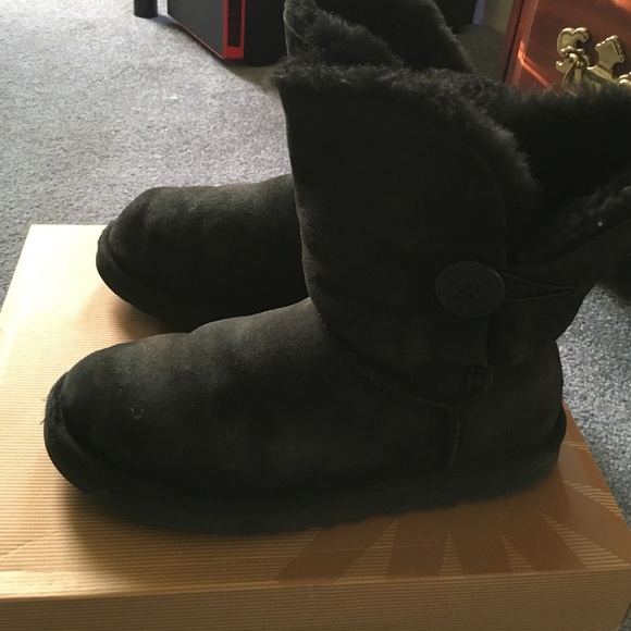Black Bailey button authentic uggs!