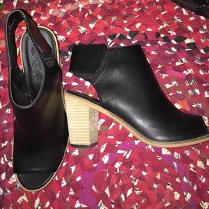 Perfect spring black bootie size 9
