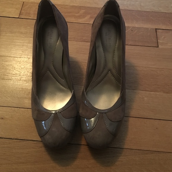 Tan suede and leather heels Naturalizer size 8.5