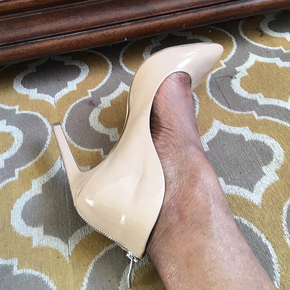 Nude pump