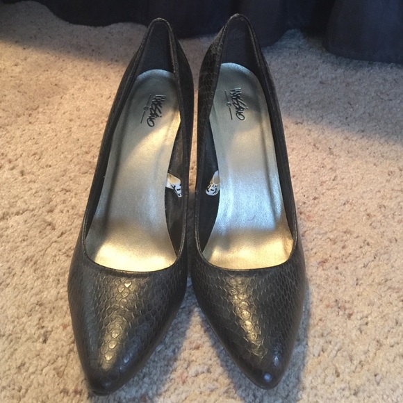 Heels - Picture 4 of 4