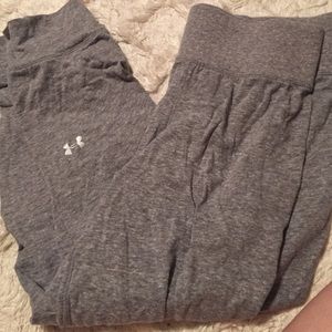 Underarmour jogging capris.