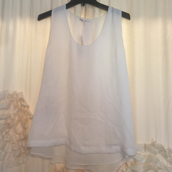 So cute sleeveless top.