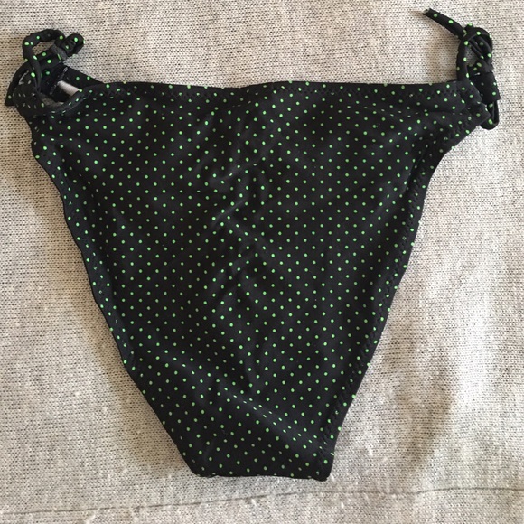 Black swimming suit - Picture 4 of 4