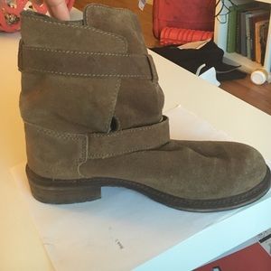 Brown boots really comfy