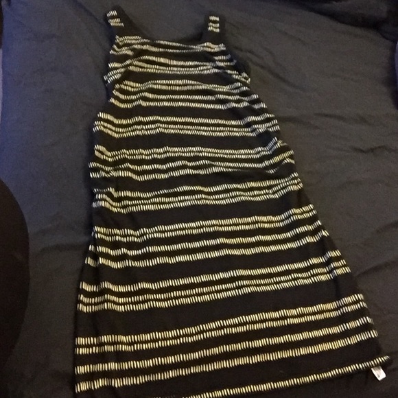 Black and white sleeveless maternity dress