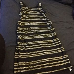 Black and white sleeveless maternity dress