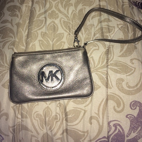 Michael kors wristlet