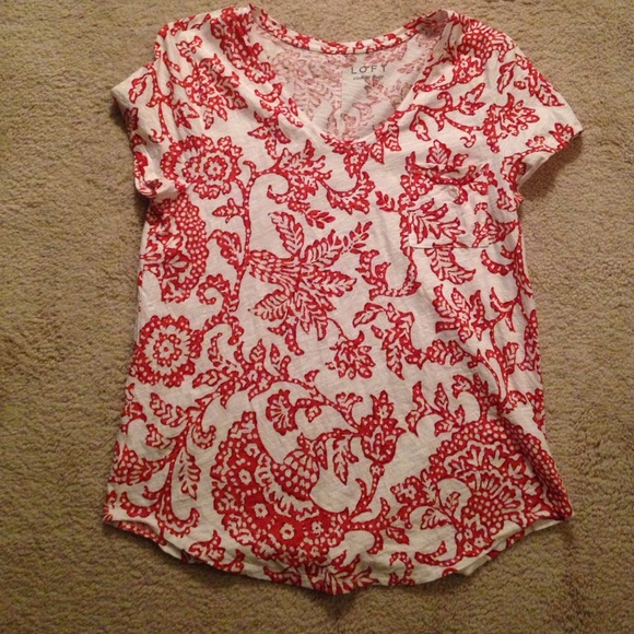 Red paisley pattern tee