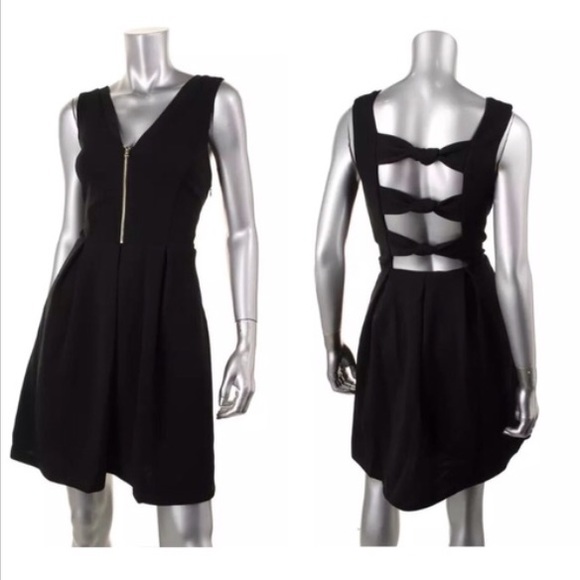 Guess Dresses & Skirts - 🎀GUESS Open🎀Back Dress