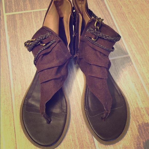 Live life canvas zip sandals