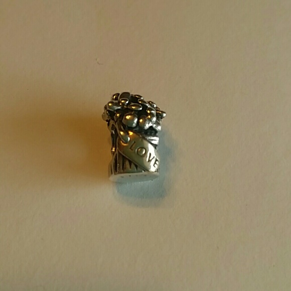 Pandora love bouquet charm