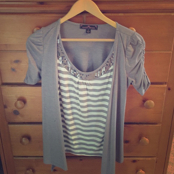 2-in-1 top 👚SALE!!!💰💰