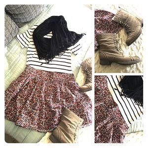 Spring, micro-floral-print navy skirt!