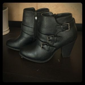 Women Black Ankle Boots / Booties