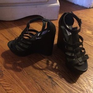Steven Madden Black Wedges 9