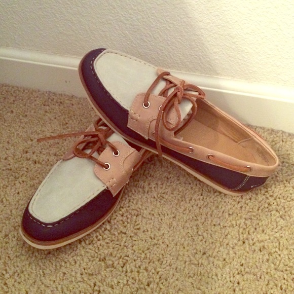 Nine West flat boat shoes