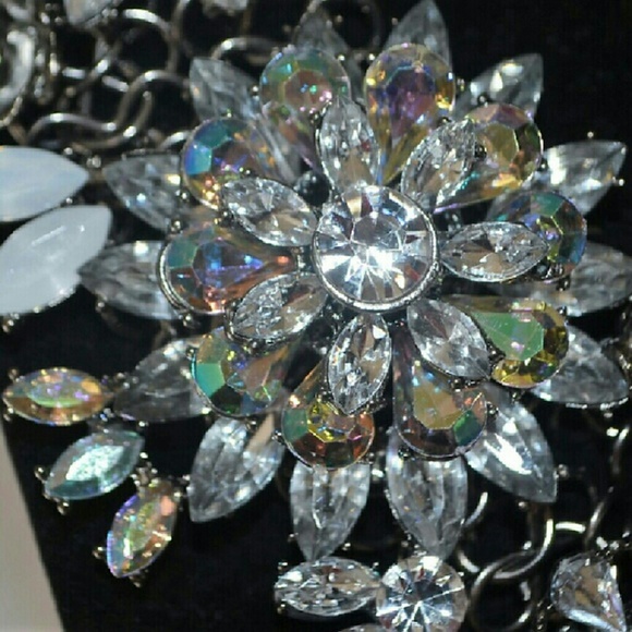 Beautiful Statement Necklace - Picture 3 of 4