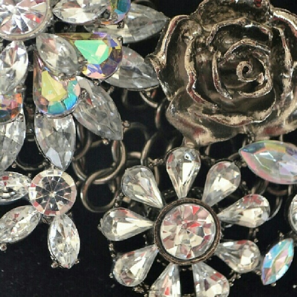 Beautiful Statement Necklace - Picture 4 of 4