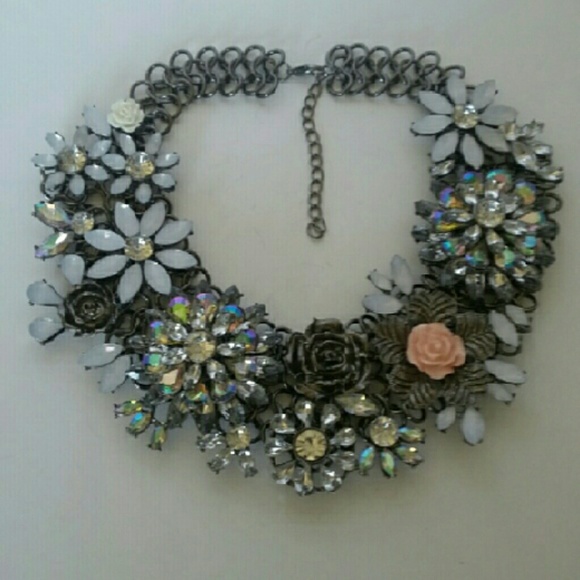 Beautiful Statement Necklace - Picture 2 of 4