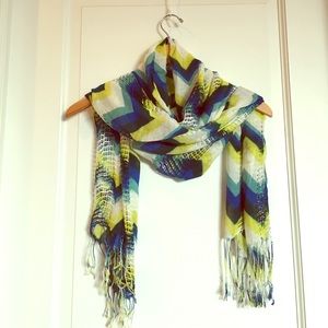NWOT chevron patterned scarf