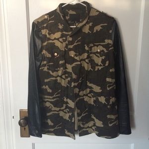 Anorak Camo jacket w/leather sleeves