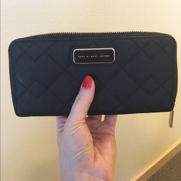 MARC BY MARC JACOBS zip-around wallet.