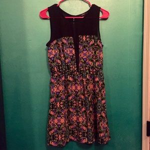 Forever21 Patterned Deep V Dress Size Large